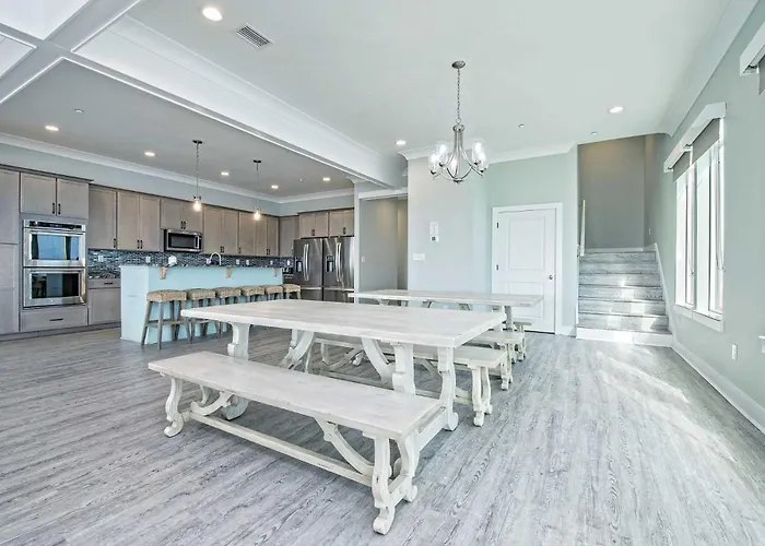 Get Relaxin 5 Bedroom Lockout Holiday home