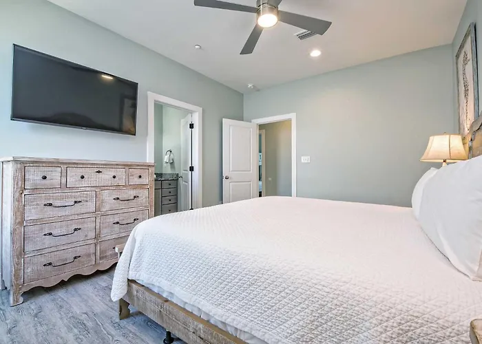 Get Relaxin 5 Bedroom Lockout Holiday home Gulf Shores